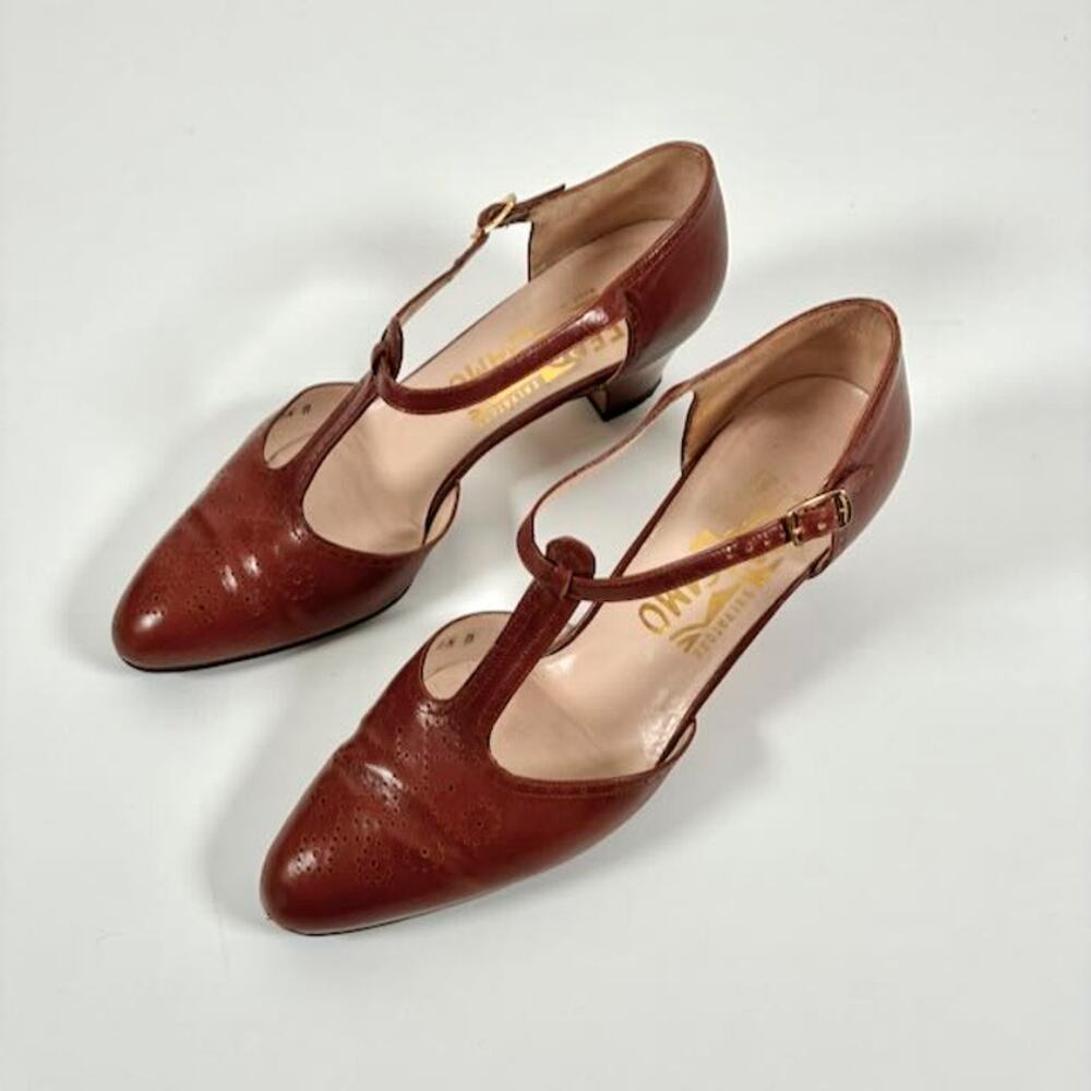 Vtg Women's Salvatore Ferragamo Brown Leather T Strap Brogue Heels - Size 5.5B
